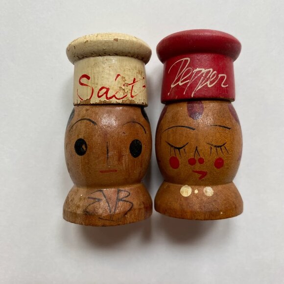 Handpainted Wooden Anthropomorphic Salt and Pepper Shakers Vintage Kitchen - Picture 1 of 5